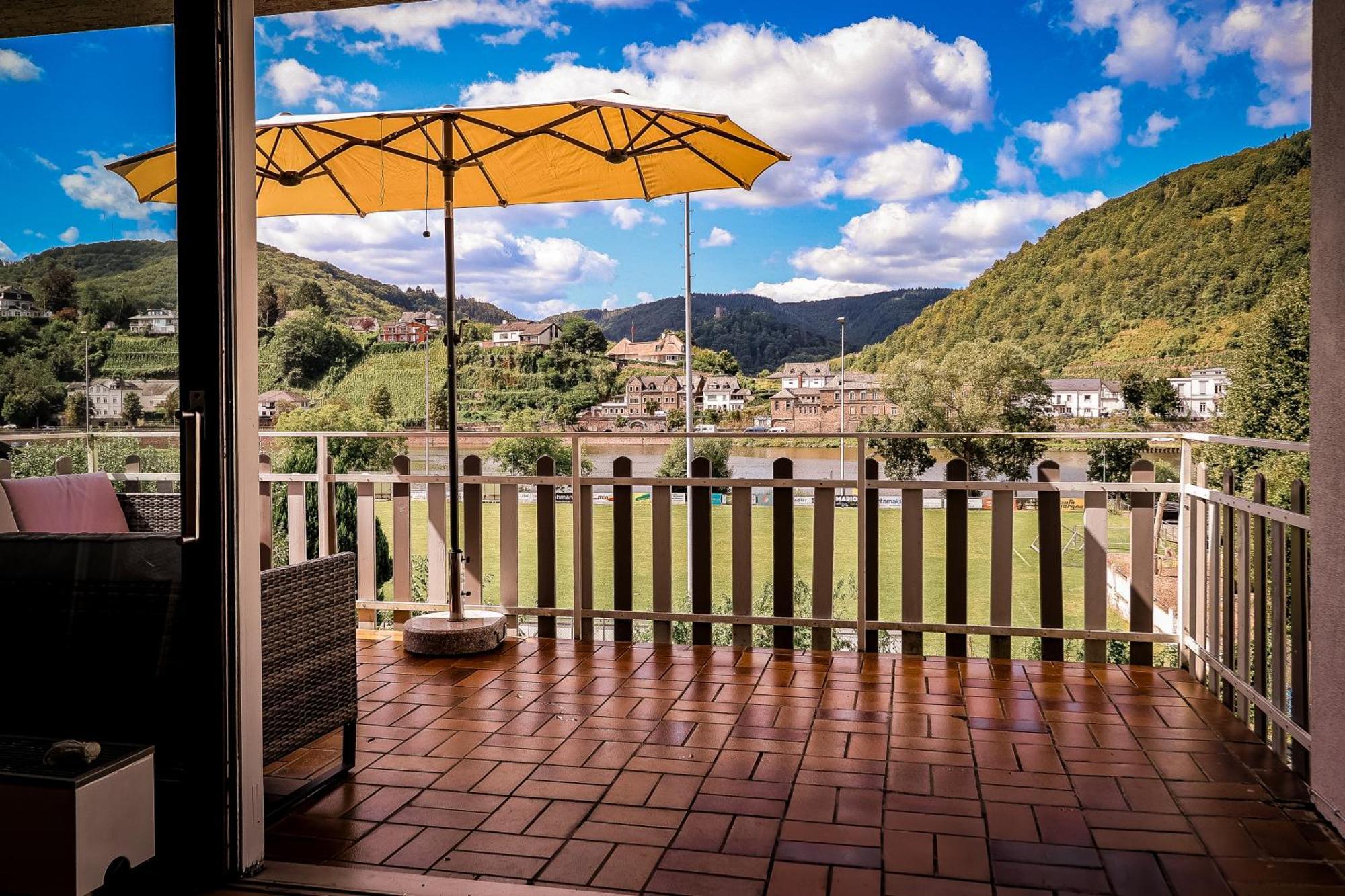 Апартаменти Traumaussicht Kamin Balkon Burgblick 65 Zoll Tv Netflix Sky Joyn Lindenplatz Буллай Екстер'єр фото